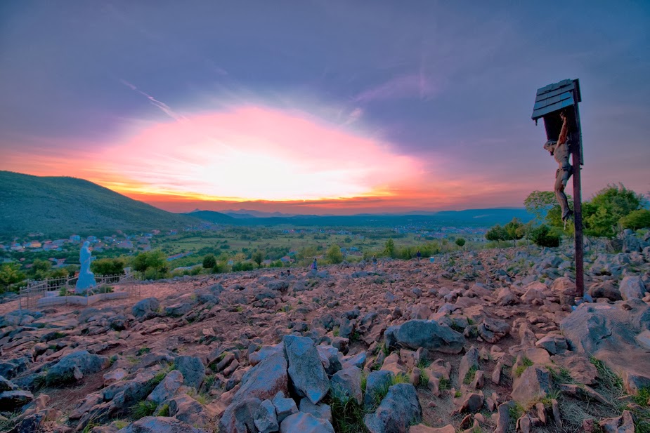 Sonnenuntergang-auf-dem-Podbro-Medjugorje-Herzegowina-a21123745.jpg